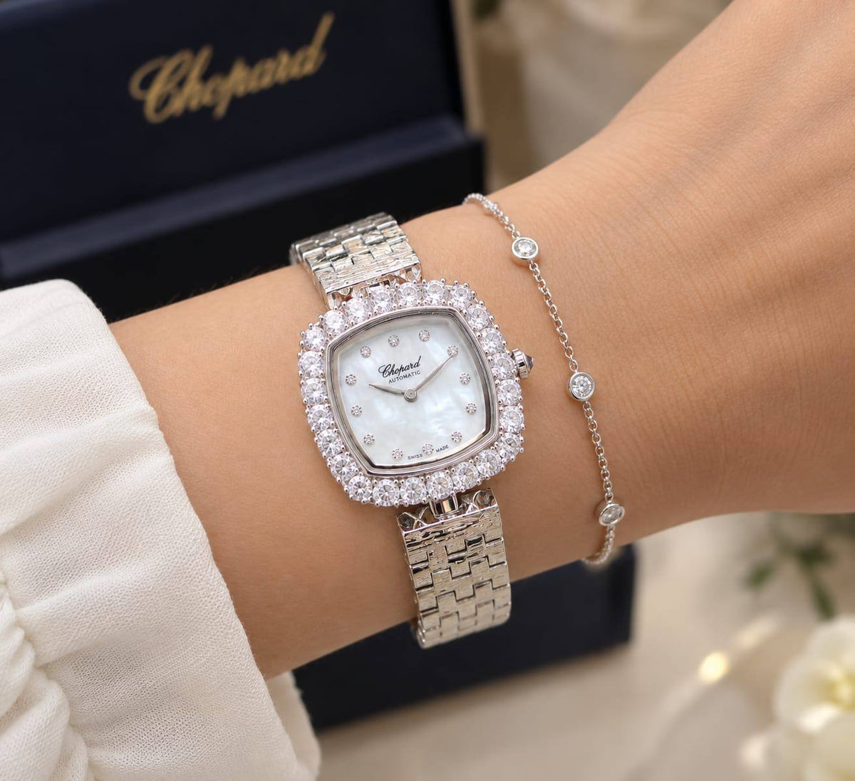 Chopard lady watch 
280 dhs🇦🇪🇦🇪

Zain78
♥️♥️♥️