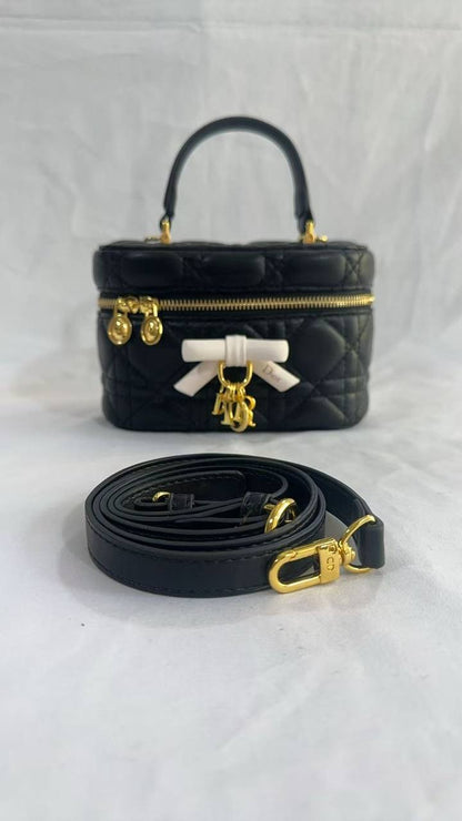 DIOR 
95 dhs✅
with box

Zain90
Zain143
♥️♥️♥️