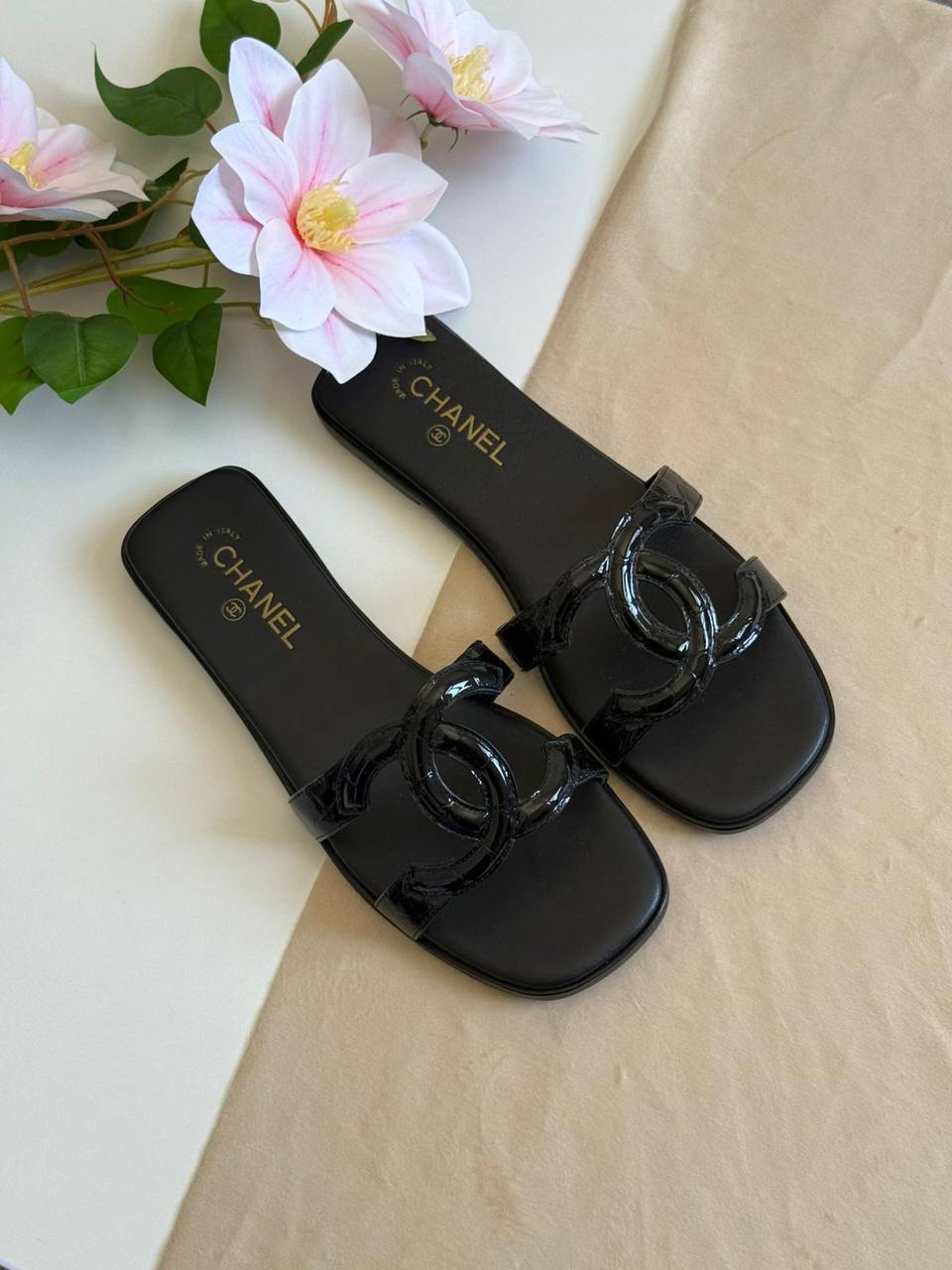Chanel 🖤
✨ 𝐍𝐞𝐰 𝐂𝐨𝐥𝐥𝐞𝐜𝐭𝐢𝐨𝐧
✨ 𝐒𝐮𝐩𝐞𝐫 𝐌𝐚𝐬𝐭𝐞𝐫 𝐐𝐮𝐚𝐥𝐢𝐭𝐲
✨ 𝐀𝐯𝐚𝐢𝐥𝐚𝐛𝐥𝐞 𝐍𝐨𝐰
✨ 𝐒𝐢𝐳𝐞𝐬: 𝟑𝟔 — 𝟒𝟏
450 dhs✅

Zain298
♥️♥️♥️