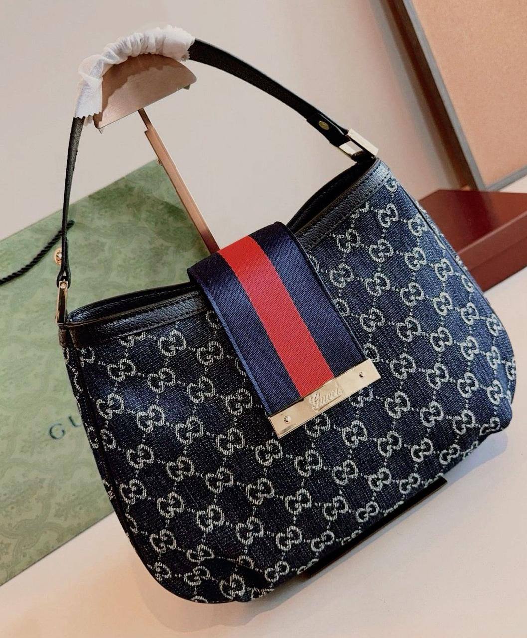GUCCI 

NEW CAME 

GOOD QUALITY 
100 dhs🇦🇪🇦🇪

Zain295
Zain39
♥️♥️♥️