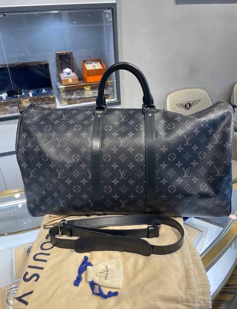 travel bags
110 dhs🌺
size 55×25×31cm

Zain213
♥️♥️♥️