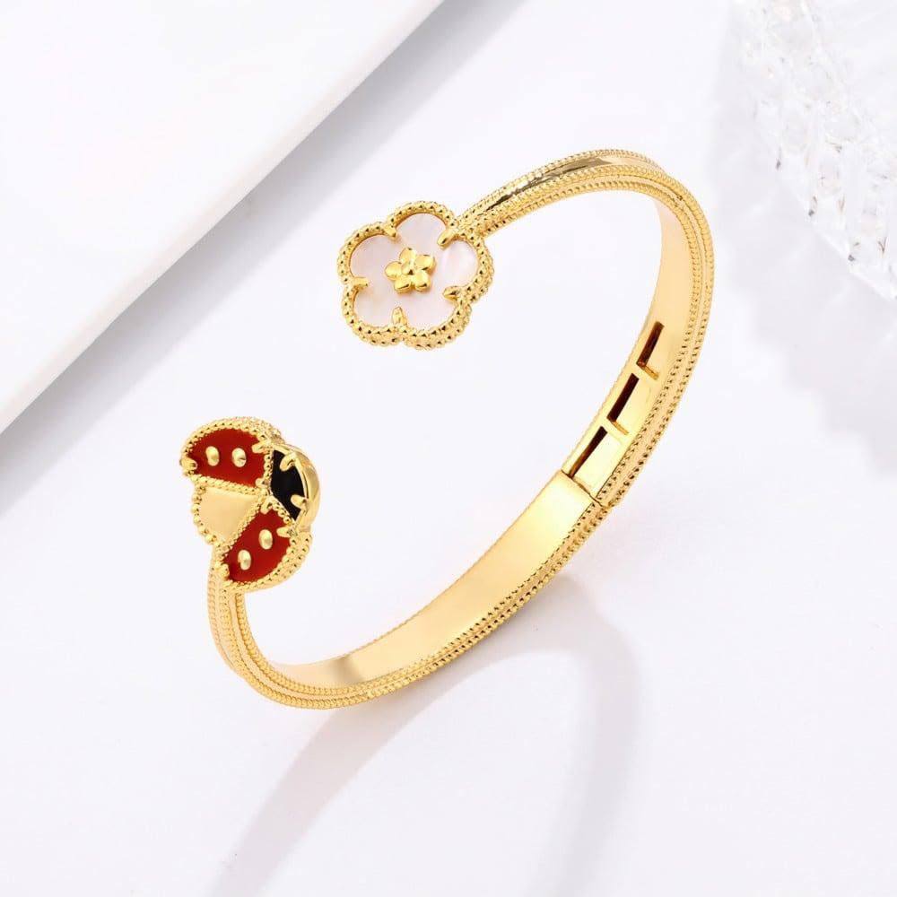 VCA ❤️‍🔥*
Bangle 😍
Ring 💍 free size 🔥
Master quality 💯
With normal boxes 🗃️ 
120 dhs🇦🇪🇦🇪

With master box 🗃️ 
Same in picture 👆
160 dhs🇦🇪🇦🇪

Zain216
♥️♥️♥️