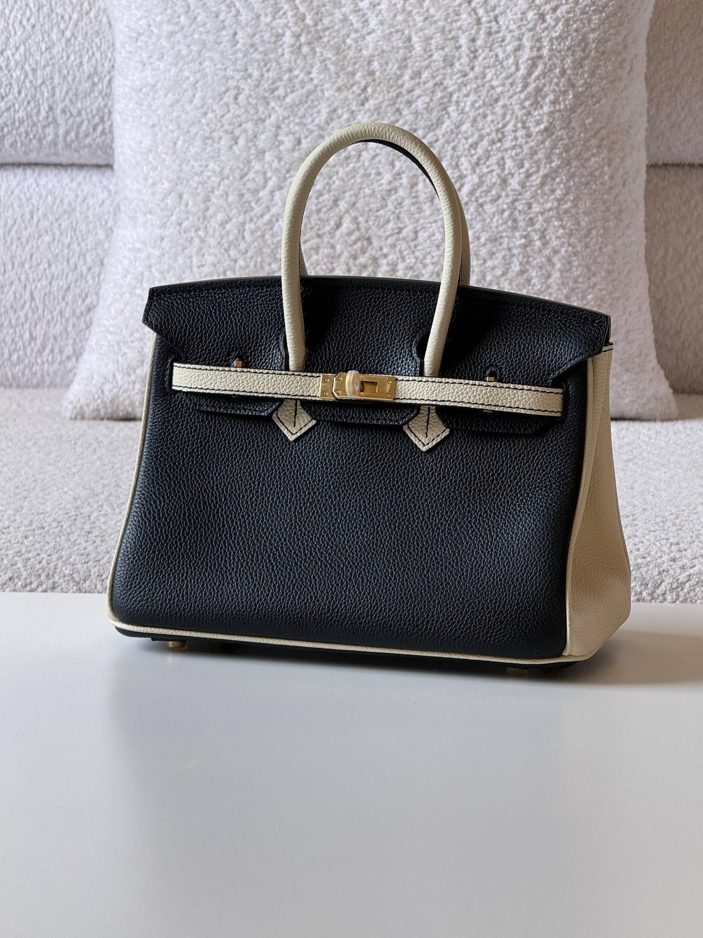 Hermes
Birkin 25cm💥Master quality ✅with box📦
610 dhs❣️

Zain52
♥️♥️♥️