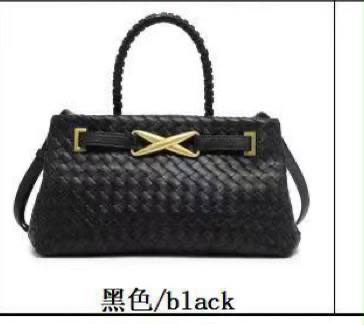 Bottega

120 dhs
With box

Zain143
♥️♥️♥️