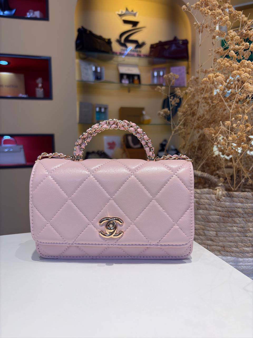 Chanel
100 dhs💓

Zain158
♥️♥️♥️