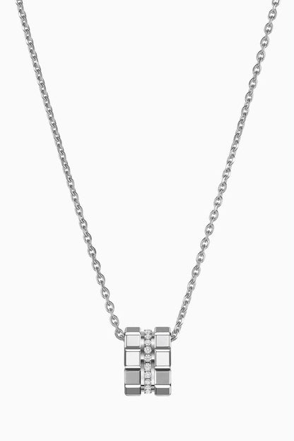CHOPARD 
Necklace 
Master quality 💯
With normal boxes 🗃️ 
50 dhs 

With master box 📦 
110 dhs 

Zain216

♥️♥️♥️