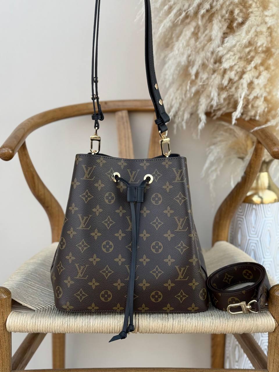 LV
26cm
370 dhs✅
Top quality 
With box🎁

Zain167
♥️♥️♥️