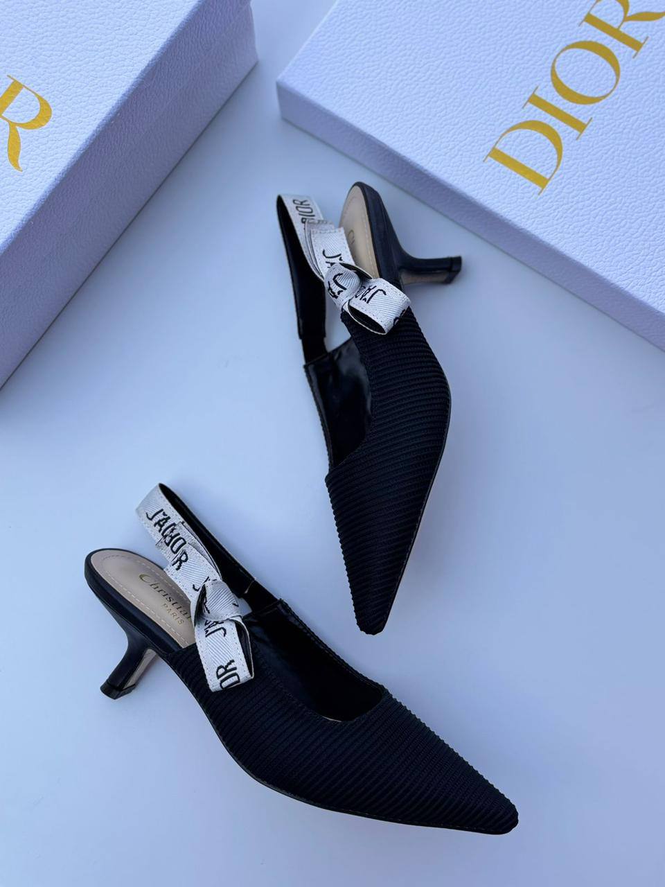 Dior 
120 dhs🪙💕
Size 36-42

Zain55
♥️♥️♥️