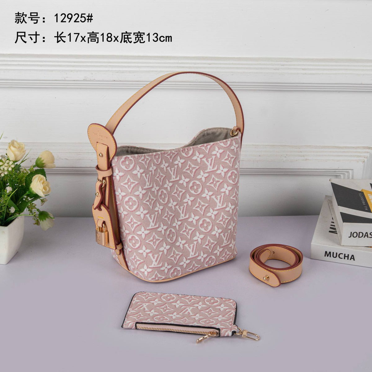 LV
best quality 

with box

115 dhs🇦🇪🇦🇪🇦🇪

size17CM

Zain290
♥️♥️♥️
