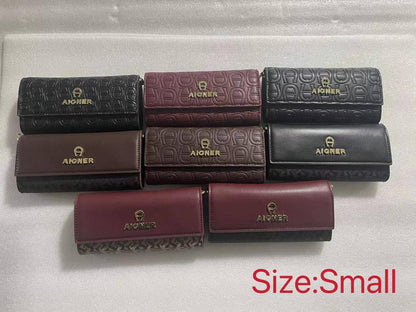 Bags 
85 dhs✅
with box
🎁🎁🎁

size big      20cm
size small  19cm

Zain26
♥️♥️♥️