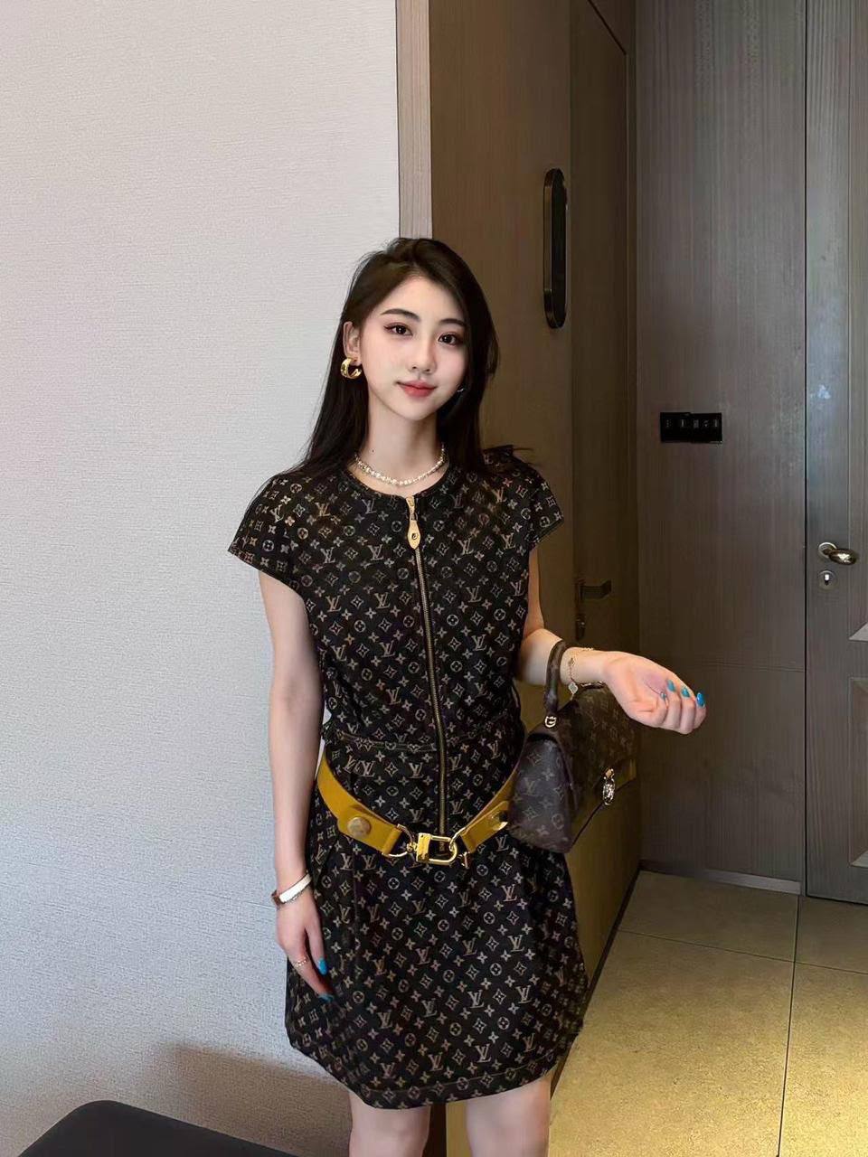 *New collections     
230 dhs🇦🇪🇦🇪
*good  quality  
*Sizes:S M L * 
*AVAILABLE NOW*💕

Zain231
♥️♥️♥️
