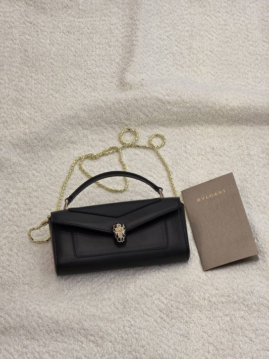 Bvlgari 
Master🔥🔥
 20Cm With Box
380 dhs✅

Zain131
♥️♥️♥️
