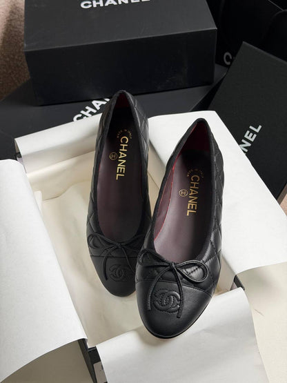Chanel 
𝑨𝑨𝑨 𝑸𝒖𝒂𝒍𝒊𝒕𝒚
𝑺𝒊𝒛𝒆 𝟑𝟔 𝒕𝒐 𝟒2 
450 dhs✅

Zain81
♥️♥️♥️