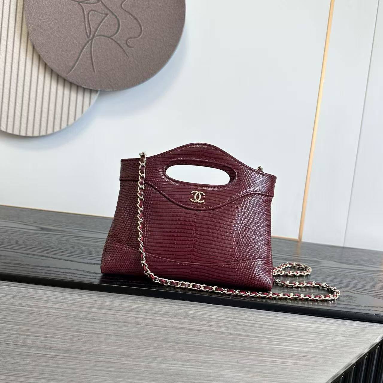Chanel 31 Metiers D’art✅*
*Size 20 cm*
For Price 👇 WhatsApp✅
0568585901 
0507557372
0552275751 Owner Zain 👌

Zain274
♥️♥️♥️