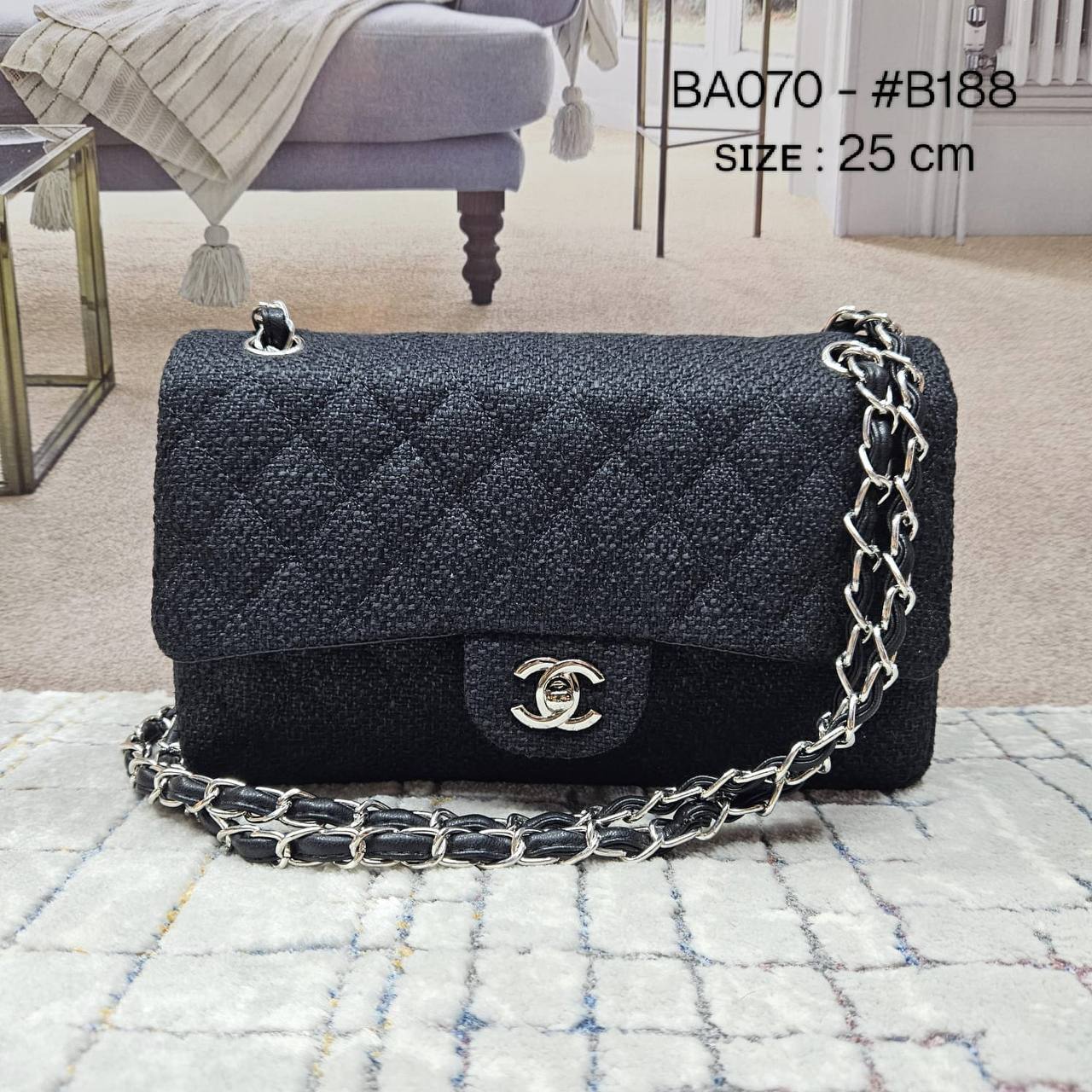 CHANEL ᴄʟᴀssɪᴄ
ᴛᴡᴇᴇᴅs ᴍᴀᴛᴇʀɪᴀʟ
sʟɪɴɢ ʙᴀɢ 
sɪᴢᴇ : 25 cm
ᴡɪᴛʜᴏᴜᴛ BOX

105 dhs💓

Zain31
♥️♥️♥️