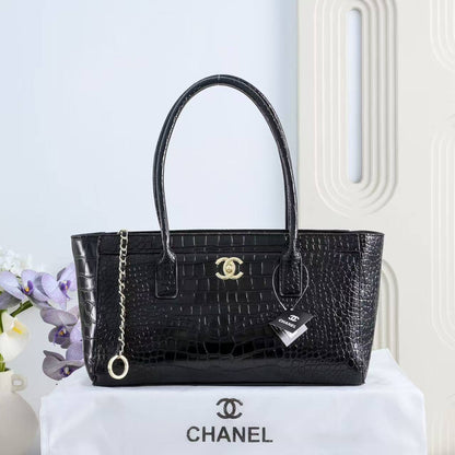 Chanel

105 dhs🇦🇪🇦🇪

size 35×13×20cm

Zain42
♥️♥️♥️