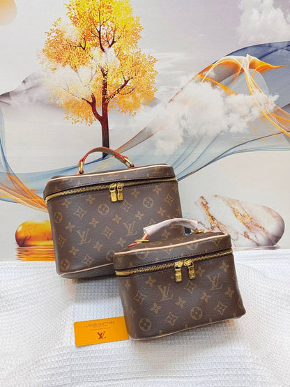 LV 
Best quality 

with box’s 
🎁🎁🎁

90 dhs✅
size 24 Cm 

85 dhs✅
size 20 CM

Zain290
♥️♥️♥️
