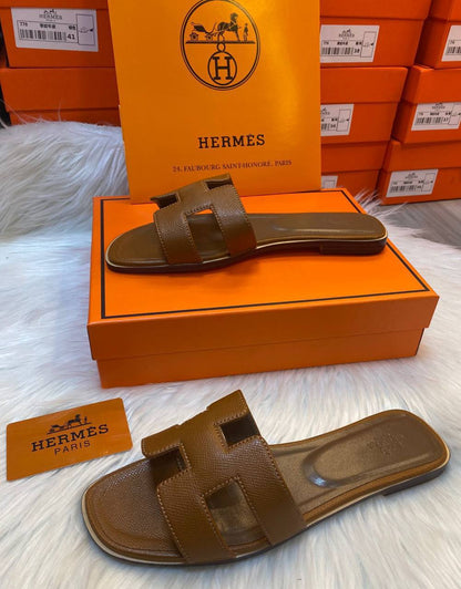 Hermes Flat Slippers
Size 36 To 41
90 dhs💓

Zain16
♥️♥️♥️