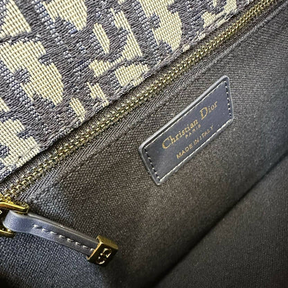 DIOR MASTER QUALITY WITH BOX
185 dhs 

Zain39

♥️♥️♥️