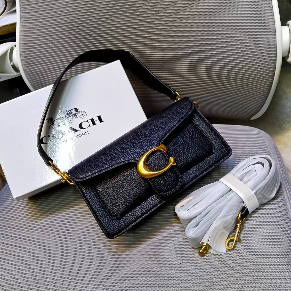 Coach

100 dhs🇦🇪

with box

size 22cm

Zain26
♥️♥️♥️