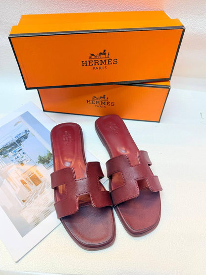 Slippers
Size 36-41
65 dhs✅

Zain236
♥️♥️♥️