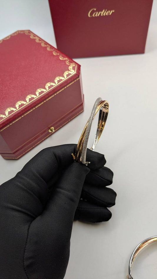 Cartier
*Super Master Quality* 
*Bangle*
110 dhs🪙🌨️ with Normal Box 🎁
120 dhs🪙🌨️ with Good Box 🎁
160 dhs🪙🌨️ with Master Box 🎁

Zain210
♥️♥️♥️