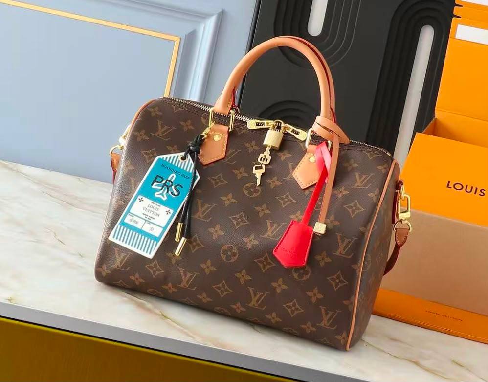 LV COPY ONE 
NEW DESIGN
250 dhs🇦🇪🇦🇪

Zain195
♥️♥️♥️