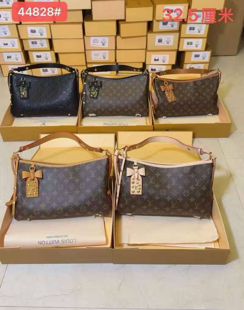 LV
110 dhs💛
with box
size 32×9×22cm

Zain42
♥️♥️♥️