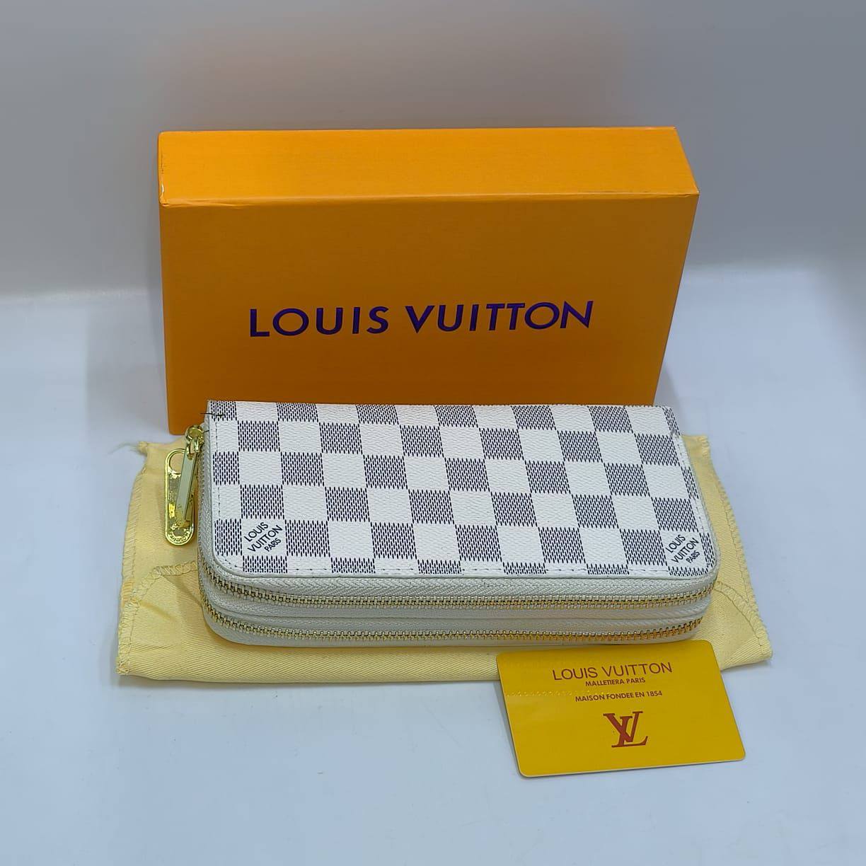 LV wallets
40 dhs🪙

Zain40
♥️♥️♥️
