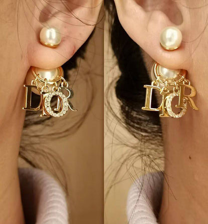 Dior 
Super master quality 🍁
Earring ⭐️
With normal boxes 🗃️ 
55 dhs🇦🇪🇦🇪🇦🇪

With master box 📦 
70 dhs🇦🇪🇦🇪🇦🇪

Zain216
♥️♥️♥️
