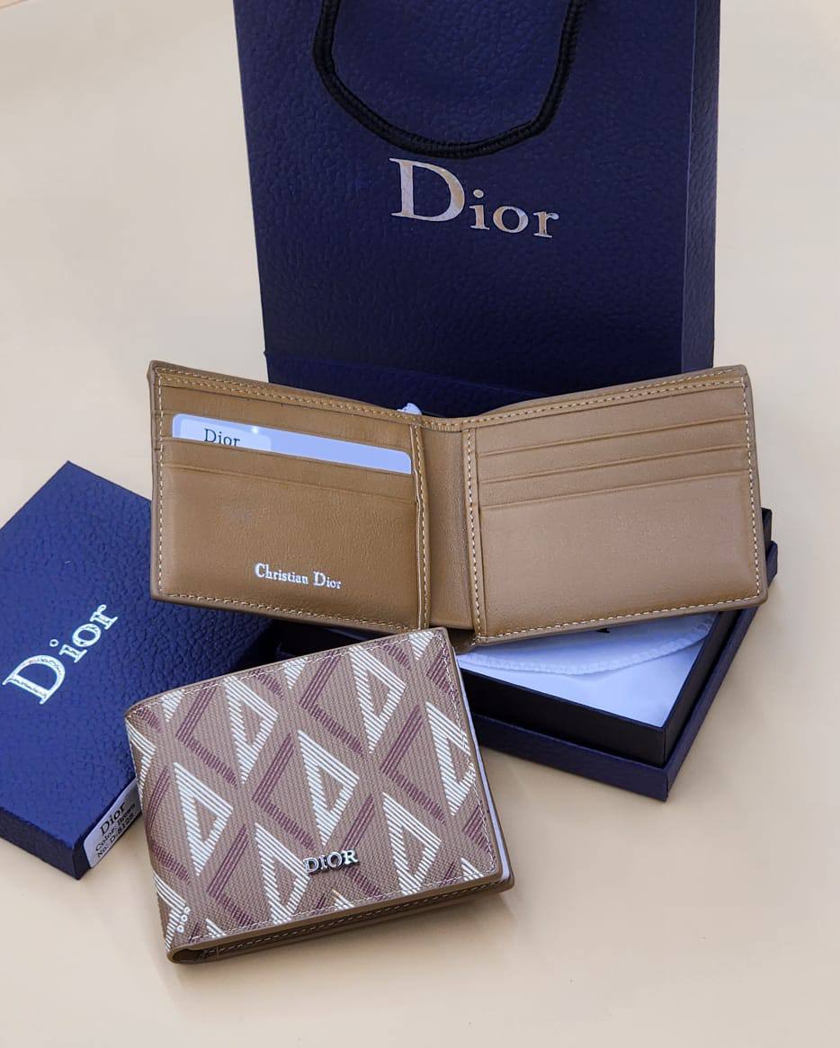 Dior wallet for men 
good quality 
45 dhs💓

Zain59
♥️♥️♥️