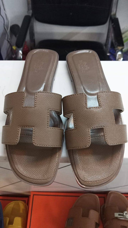 Hermes 
75 dhs🌺
good quality 
size 36 to 42 

Zain278
♥️♥️♥️