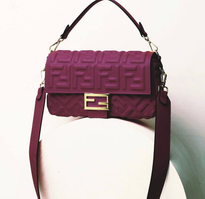 FENDI
 GOOD QUALITY 
WITH BOX
🎁🎁🎁

110 dhs✅
SIZE: 26cm

Zain39
♥️♥️♥️
