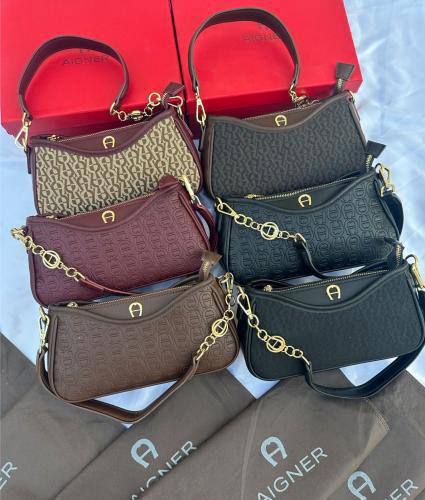 Aigner
90 dhs✅
with box
size 22cm

Zain26
♥️♥️♥️