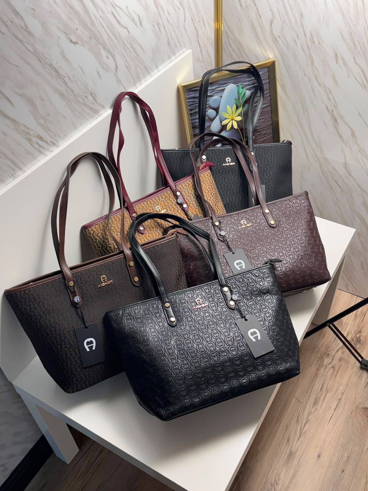 Aigner 
95 dhs🇦🇪🇦🇪

2 designs

Zain35
♥️♥️♥️