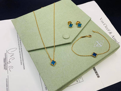 VCA SET 
MINI SIZE
NECKLACE BRACELET EARRINGS
95 DHS🇦🇪🇦🇪💫✨💥
WITH SMALL BOX AND PAPER BAG VCA🎁🛍️

Zain89
♥️♥️♥️