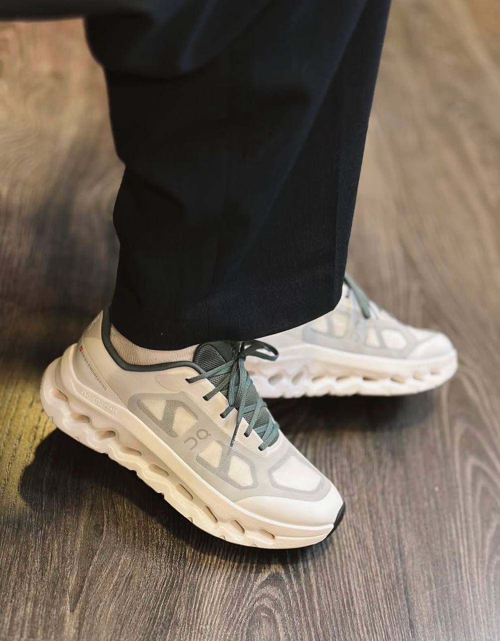 On Running Cloudtilt Remix
Ivory Olive ，
Size 36-45 ，
240 dhs💓

Zain18
♥️♥️♥️