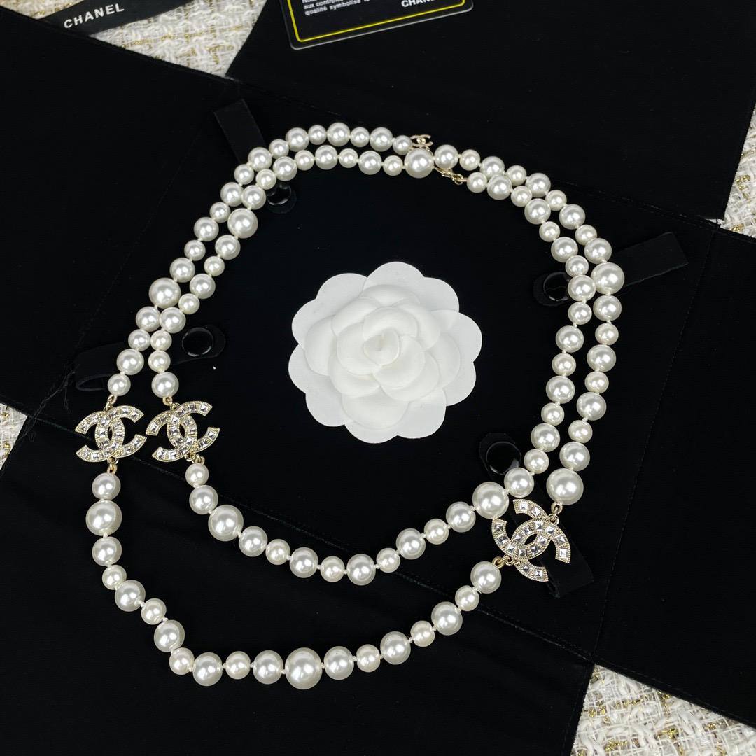 Long Necklace
Chanel 
140 dhs🪙🌨️ 
With Box And Paper bag
🎁🎁🎁

Zain89
♥️♥️♥️