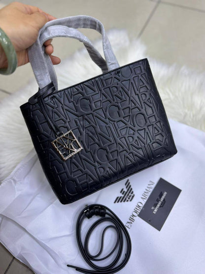 💖  Emporio Armani
1⃣️ First quality
Size: 23 * 19 cm
90 dhs🌺

Zain115
♥️♥️♥️