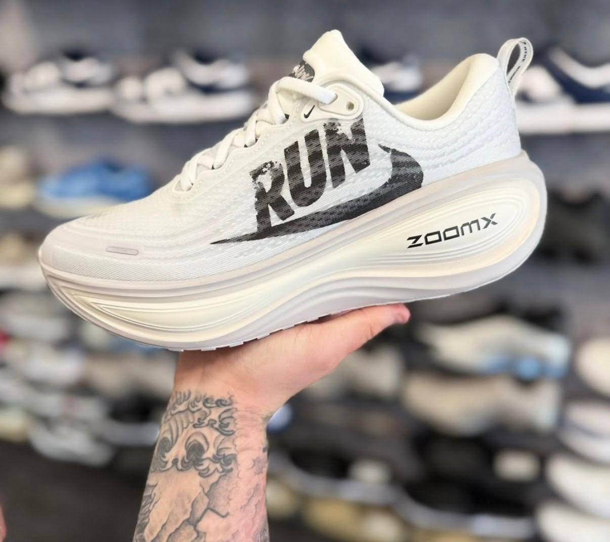 Nike Vomero Plus
Run ，
Size 36-45 ，
250 dhs✅

Zain18
♥️♥️♥️