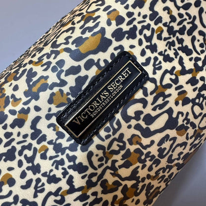 Victoria's Secret 

make up 
pouch 
new came 
good quality 

30 dhs🇦🇪🇦🇪

Zain295
♥️♥️♥️