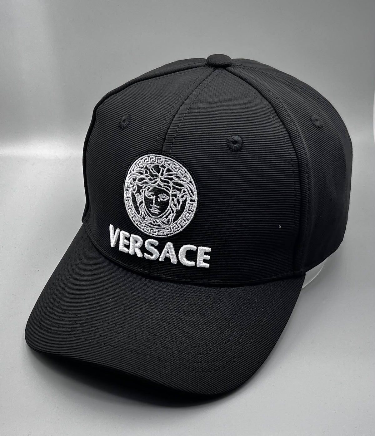 Caps

Gucci
LA
Balenciaga
Versace 
Balman
Dior
Dakley
Tommy


35 dhs🇦🇪🇦🇪

Zain182
♥️♥️♥️
