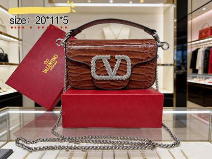 Valentino
with box
105 dhs✅

Zain38
♥️♥️♥️