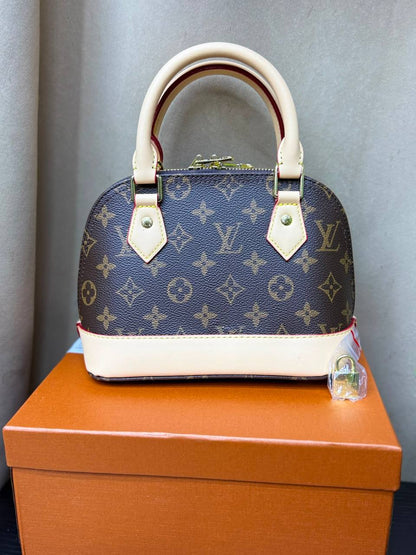 LV
Good quality 
Size 20cm
110 dhs🇦🇪🇦🇪
With box 📦🔥

Zain70
♥️♥️♥️