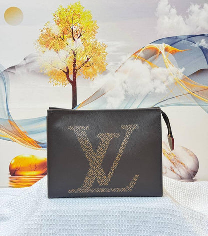 LV
Best quality

With box’s
🎁🎁🎁

75 dhs❤️
size 25cm

Zain158
♥️♥️♥️