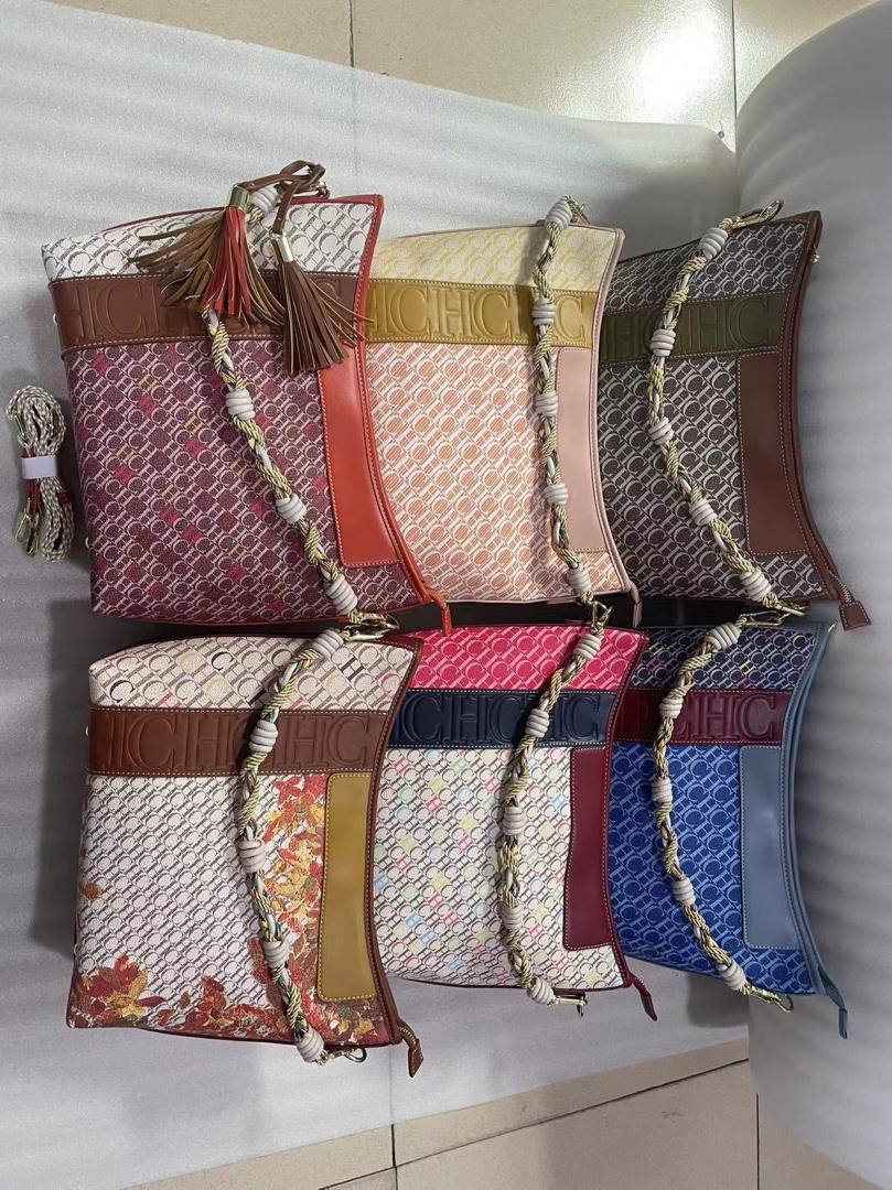 CH
110 dhs🇦🇪🇦🇪
size 33cm
High quality

Zain26
♥️♥️♥️