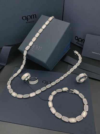 APM MASTER
 410 DHS🇦🇪🇦🇪
SET ✨💫
NECKLACE BRACELET EARRINGS RING
WITH BOX AND PAPER BAG🛍️🎁

Zain89
♥️♥️♥️
