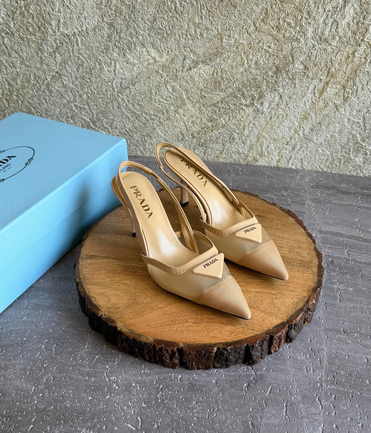 PRADA 
SuperMaster Quality 💯
450 dhs✅
Size: 36-41💥

Zain171
♥️♥️♥️