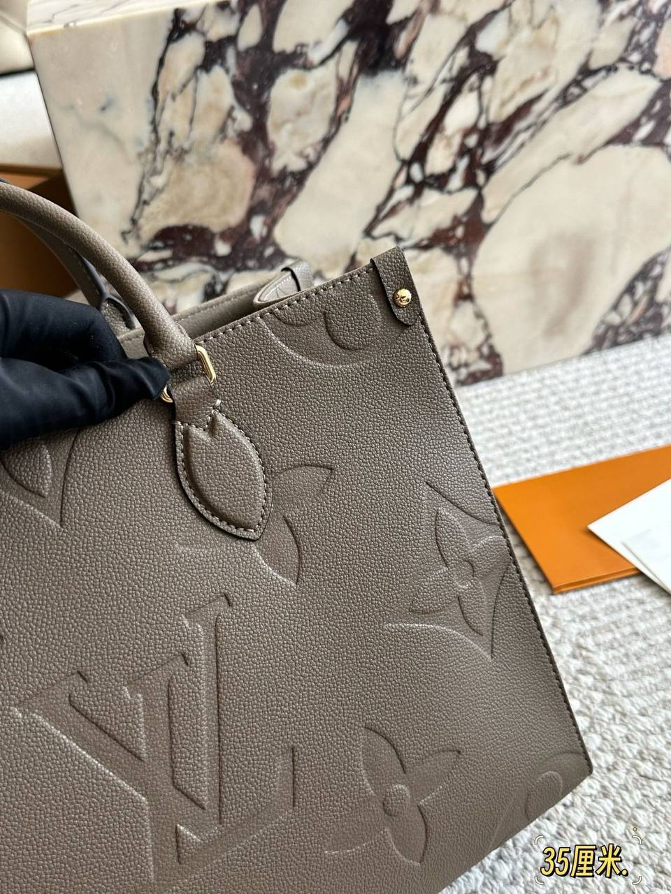 LV Master
36cm 💕
350 dhs🪙💕

Zain228
♥️♥️♥️