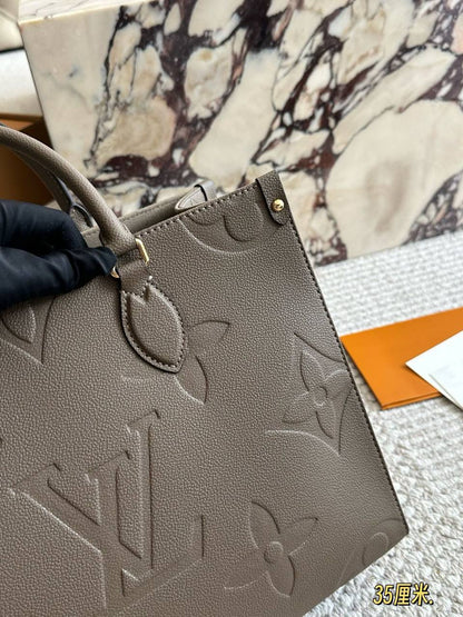 LV Master
36cm 💕
350 dhs🪙💕

Zain228
♥️♥️♥️